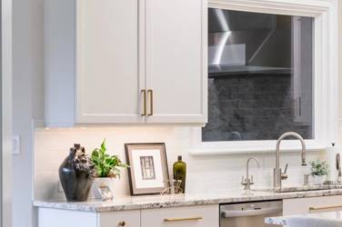 Mouser Frameless Kitchen