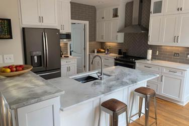 Bright Transitional Kitchen